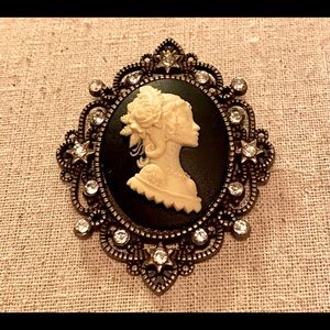 Filigree Lady Cameo Pendant